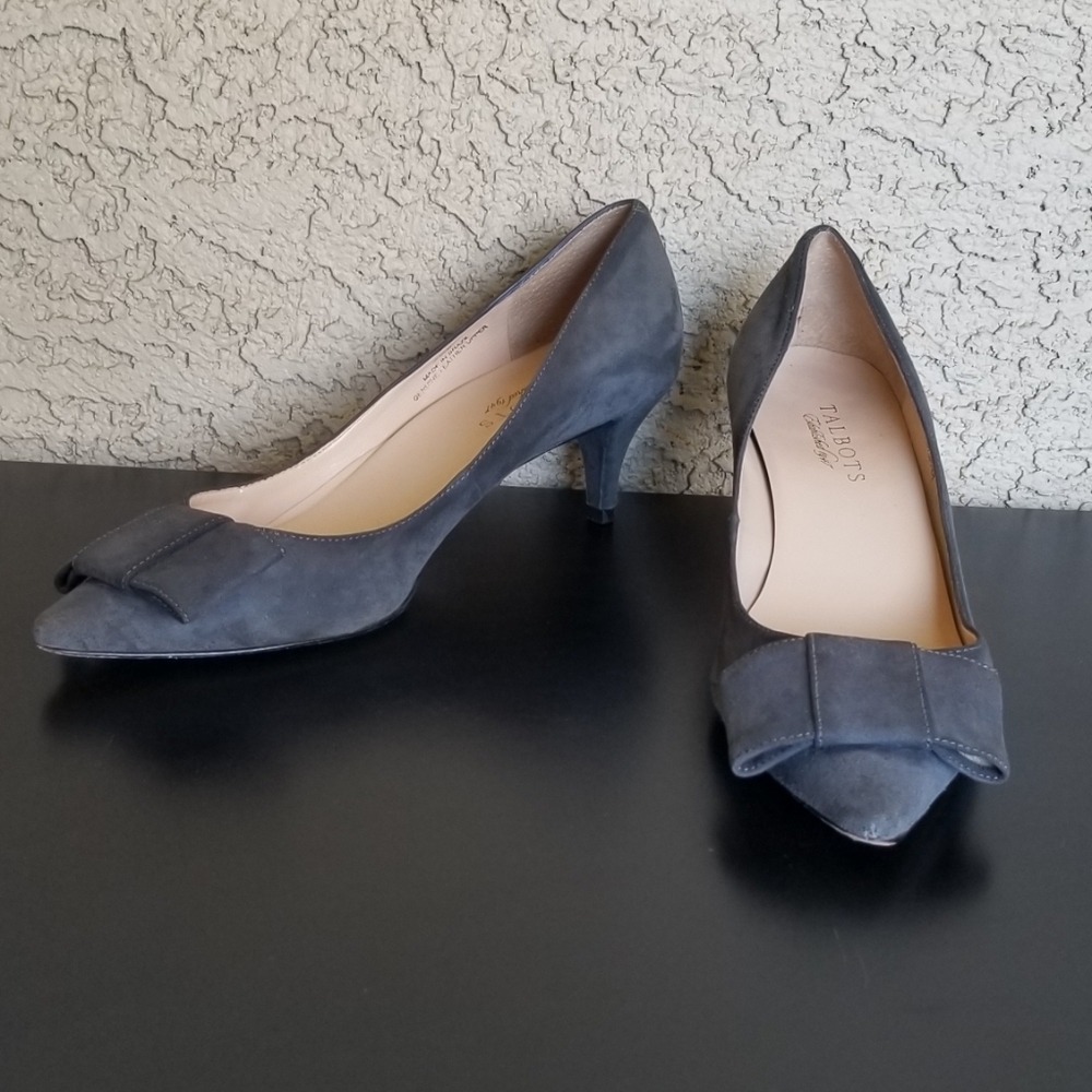 TALBOTS SUEDE DAHLIA BOW HEELS